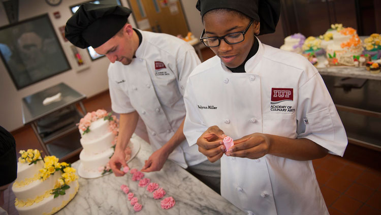 https://www.iup.edu/culinary/images/Programs/Culinary_SWAP/Baking_SWAP/Courses/baking-and-pastry-stduents-decorating-wedding-cakes-750.jpg