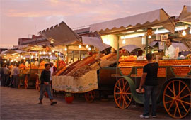 Evening scene at outdoor fruit and vegetable stands